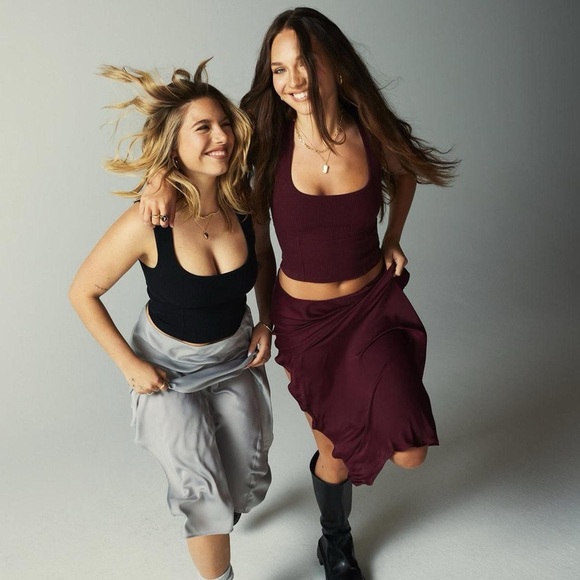 American Eagle x Maddie & Kenzie Ziegler Top & Skirt Set - Picture 6 of 8